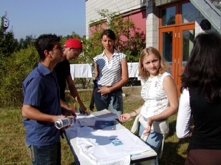 http://archiv.gesamtschule-friedenstal.de/archivalbum/cache/vs_2003-Abschluss%2010_Ab10_2003_24.jpg