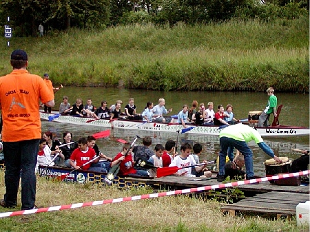 http://archiv.gesamtschule-friedenstal.de/archivalbum/cache/vs_2004-Drachenbootcup_Drachenboot04_04.jpg