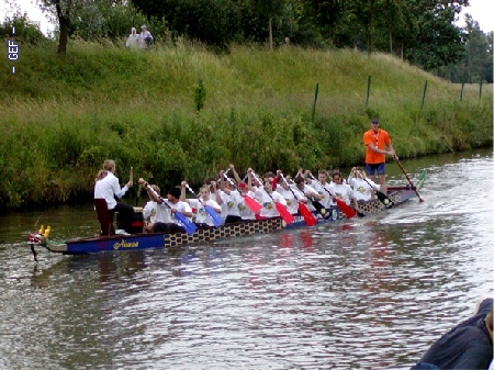 http://archiv.gesamtschule-friedenstal.de/archivalbum/cache/vs_2004-Drachenbootcup_Drachenboot04_12.jpg