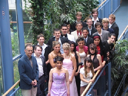 http://archiv.gesamtschule-friedenstal.de/archivalbum/cache/vs_2007-06%20Abschluss%20Jg.10_Klasse10f_01.jpg